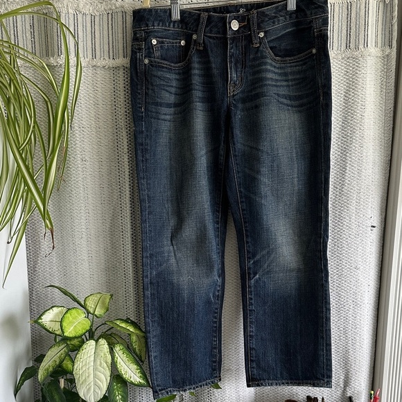 American Eagle Outfitters Dark Blue cropped Jeans - Picture 2 of 11